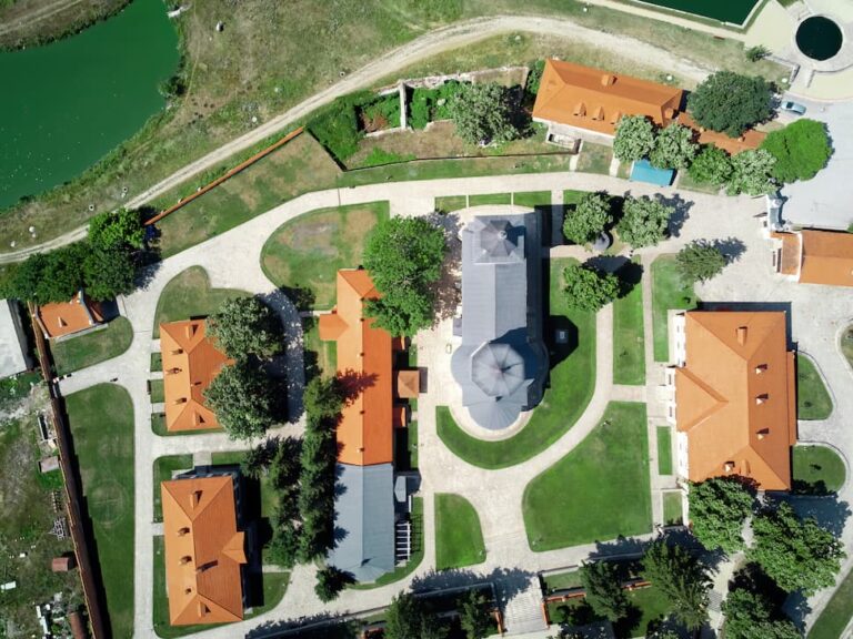 Cómo mejorar las zonas comunes exteriores de una comunidad de vecinos sin obra
